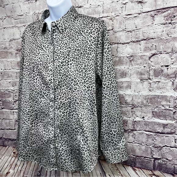 Chico’s 2 Cool Max Gray Leopard Print Button Long Sleeve Shirt 12/14 - Picture 2 of 9
